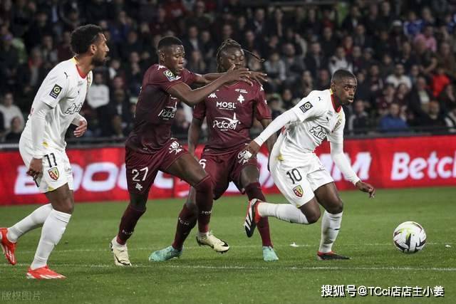 一人抓11个前场板，中国男篮开门红头号功臣！王俊杰3大特质喜人